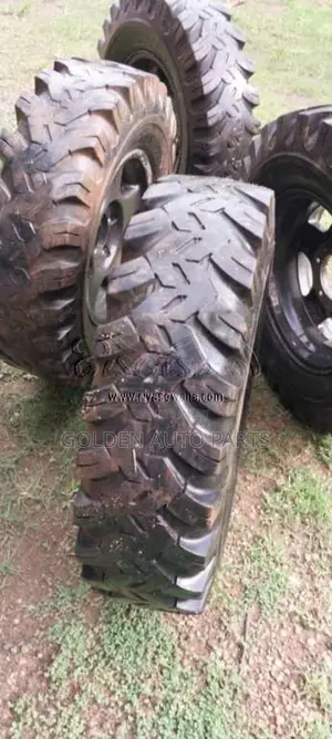Mitsubishi 4dr5 Jeep Recondition 7.50/16 tyres with rim for All