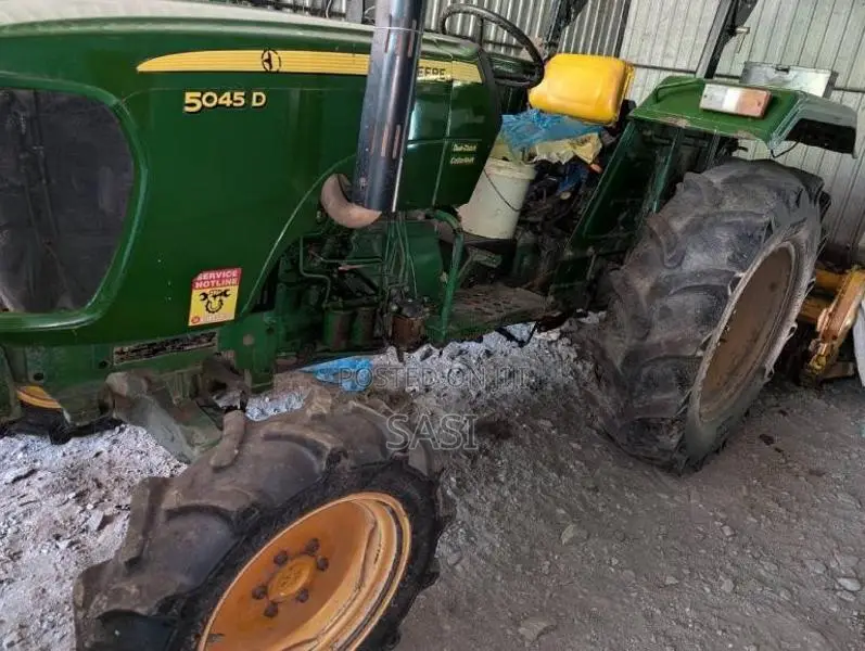John-Deere John-Deere 2022 Tractor (Used)