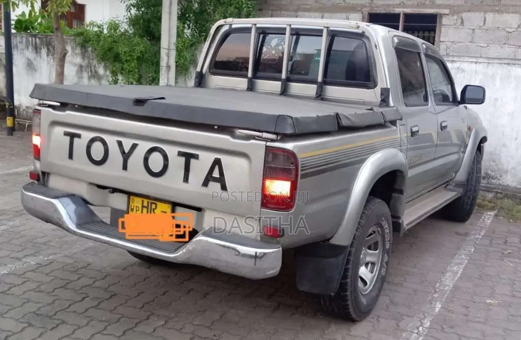 Toyota Hilux 166 R 4WD 2003 Pickup (Used)