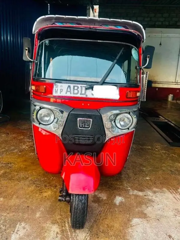 Bajaj 4 Stroke 2015 Three Wheel (Used)