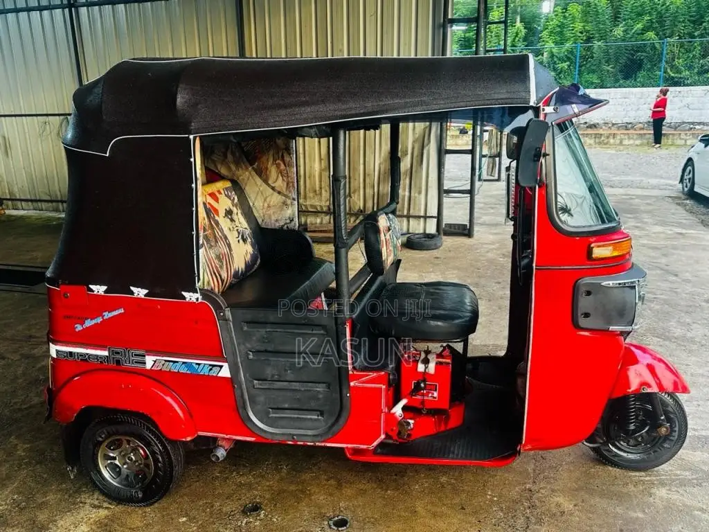 Bajaj 4 Stroke 2015 Three Wheel (Used)