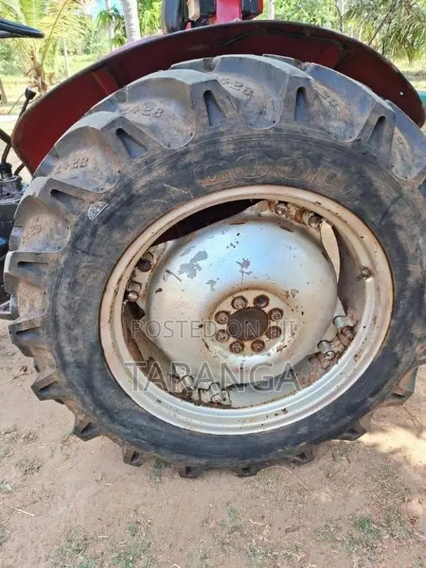 Massey-Ferguson 240 MF 1988 Tractor (Used)