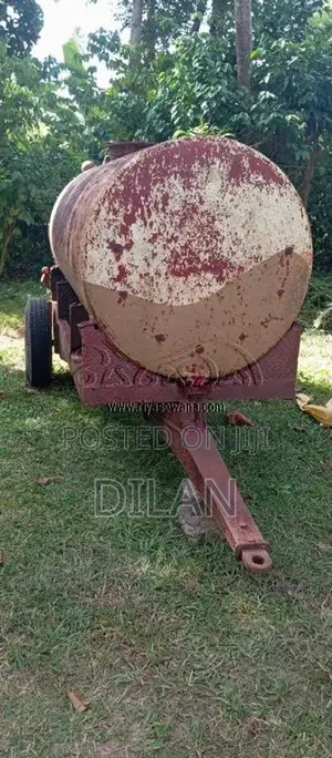 Massey-Ferguson Bowser 2010 Tractor (Used)