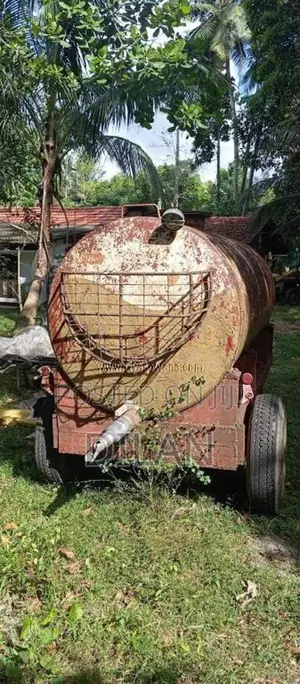 Massey-Ferguson Bowser 2010 Tractor (Used)