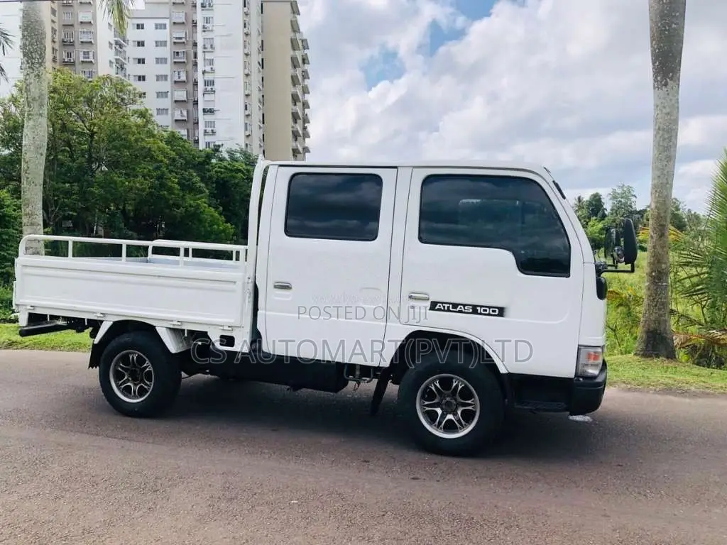 Nissan CrewCab 2004 Crew Cab (Used)
