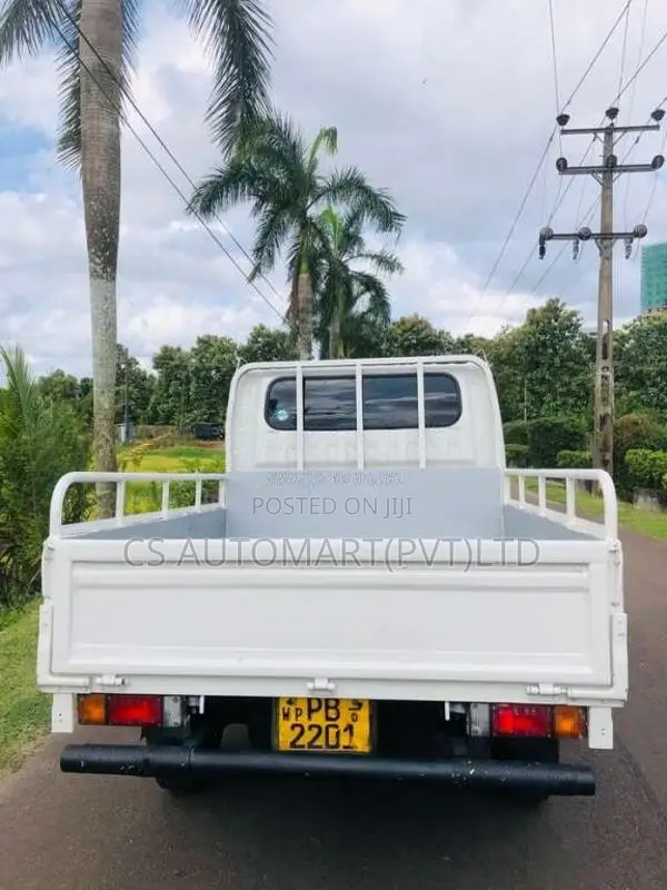 Nissan CrewCab 2004 Crew Cab (Used)
