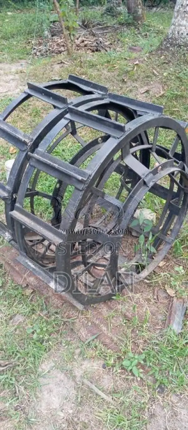 Massey-Ferguson Bowser 2010 Tractor (Used)