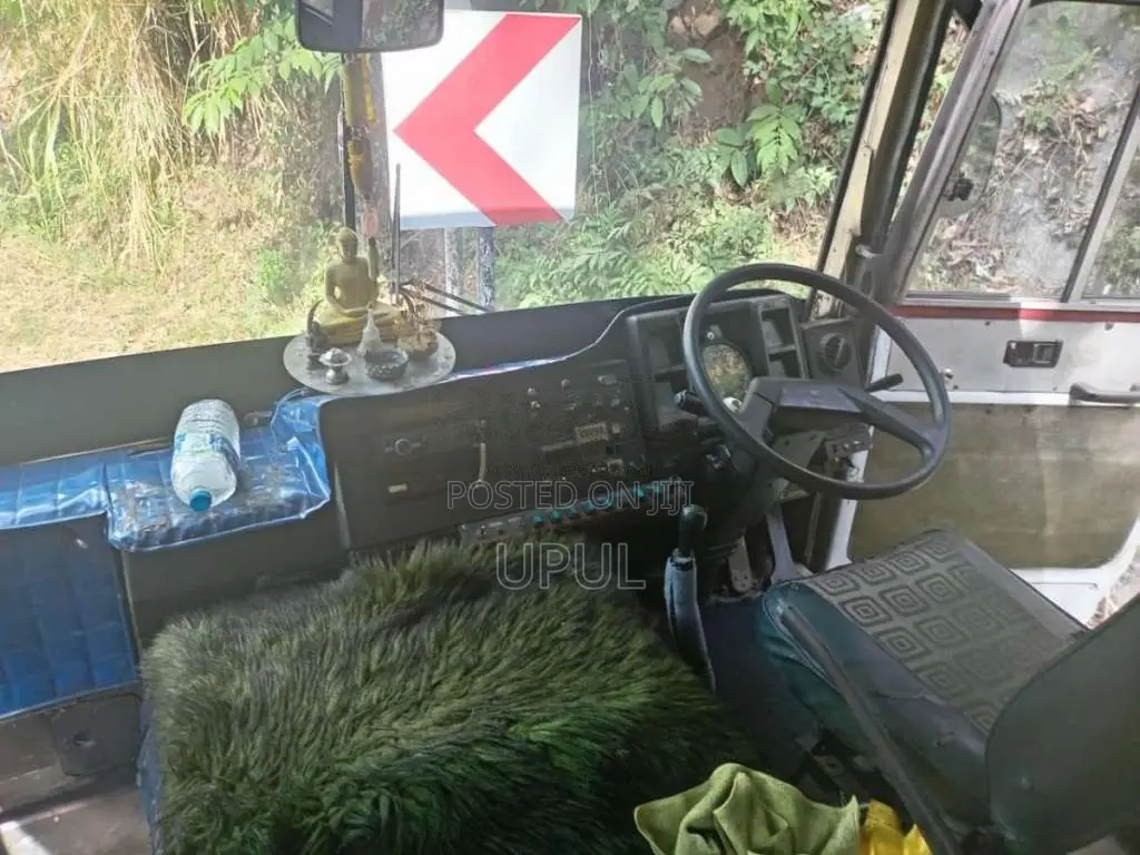 Isuzu Journey 1990 Bus (Used)
