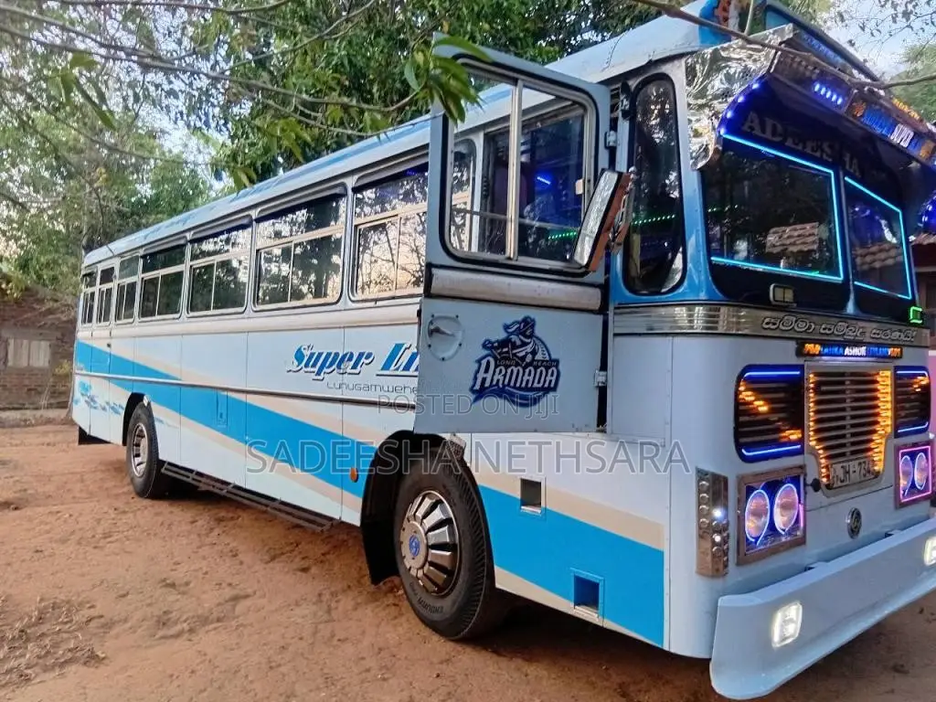 Ashok-Leyland Viking 2004 Bus (Used)