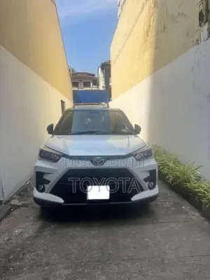Toyota Raize Z Hybrid BSM 2025 SUV (Used)