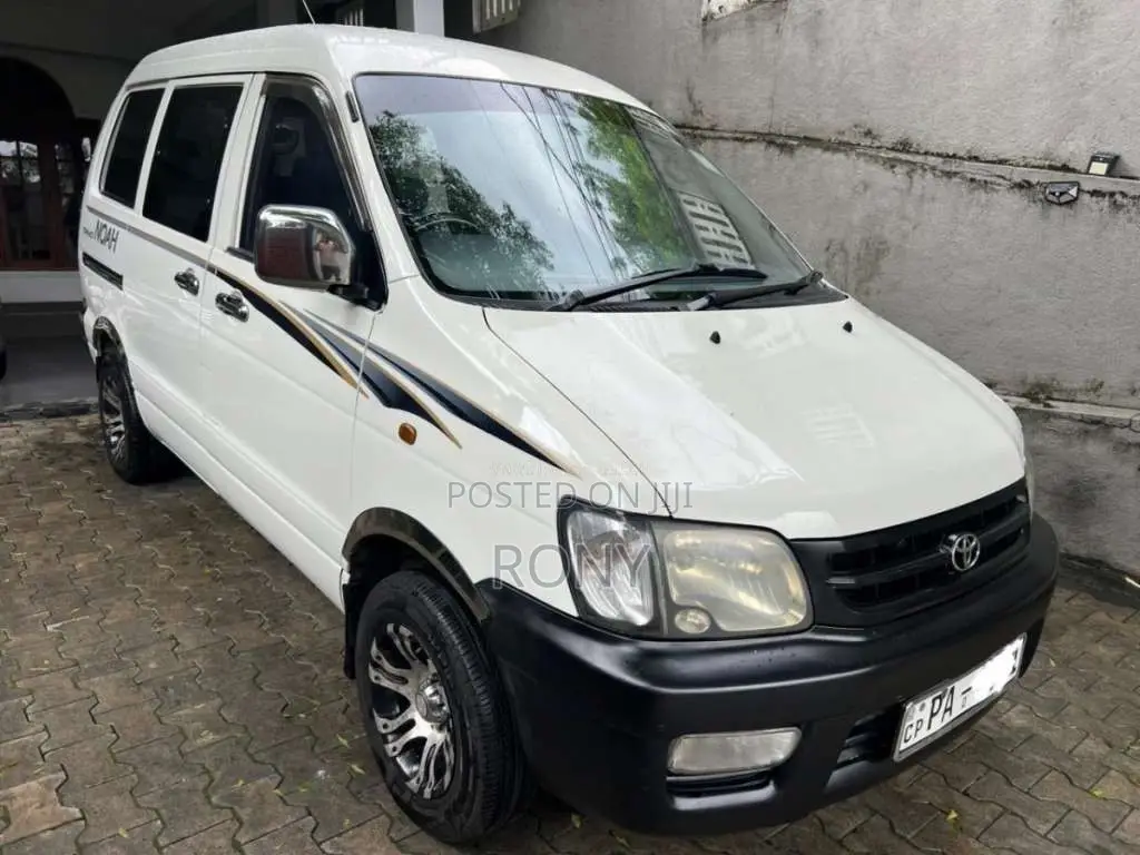 Toyota CR42 2001 Van (Used)
