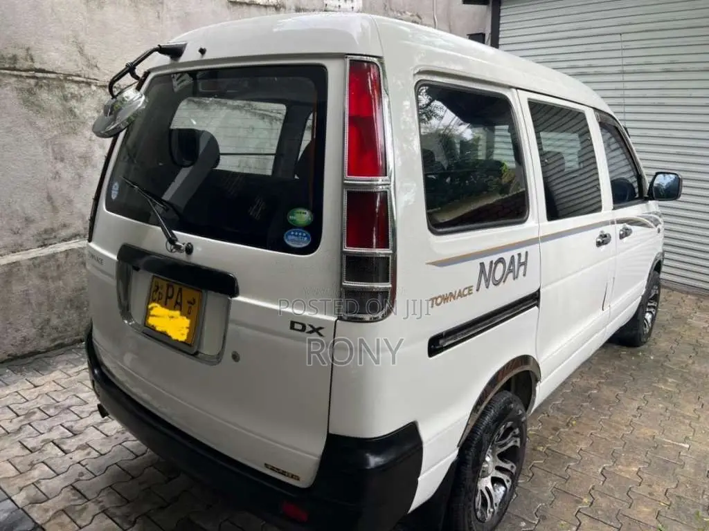 Toyota CR42 2001 Van (Used)