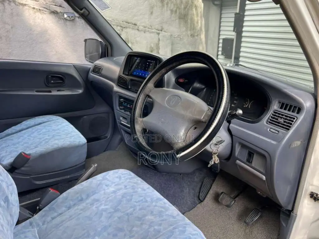 Toyota CR42 2001 Van (Used)