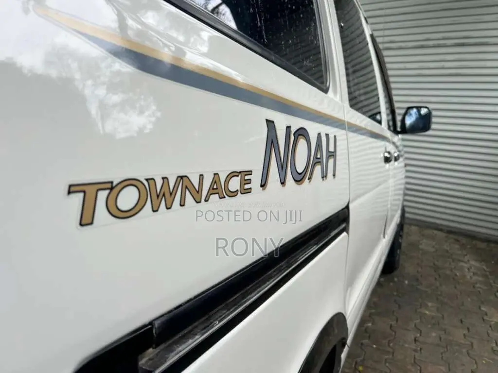 Toyota CR42 2001 Van (Used)