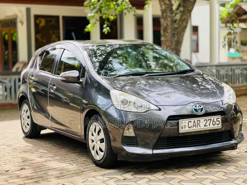 Toyota Aqua 2014 Car (Used)