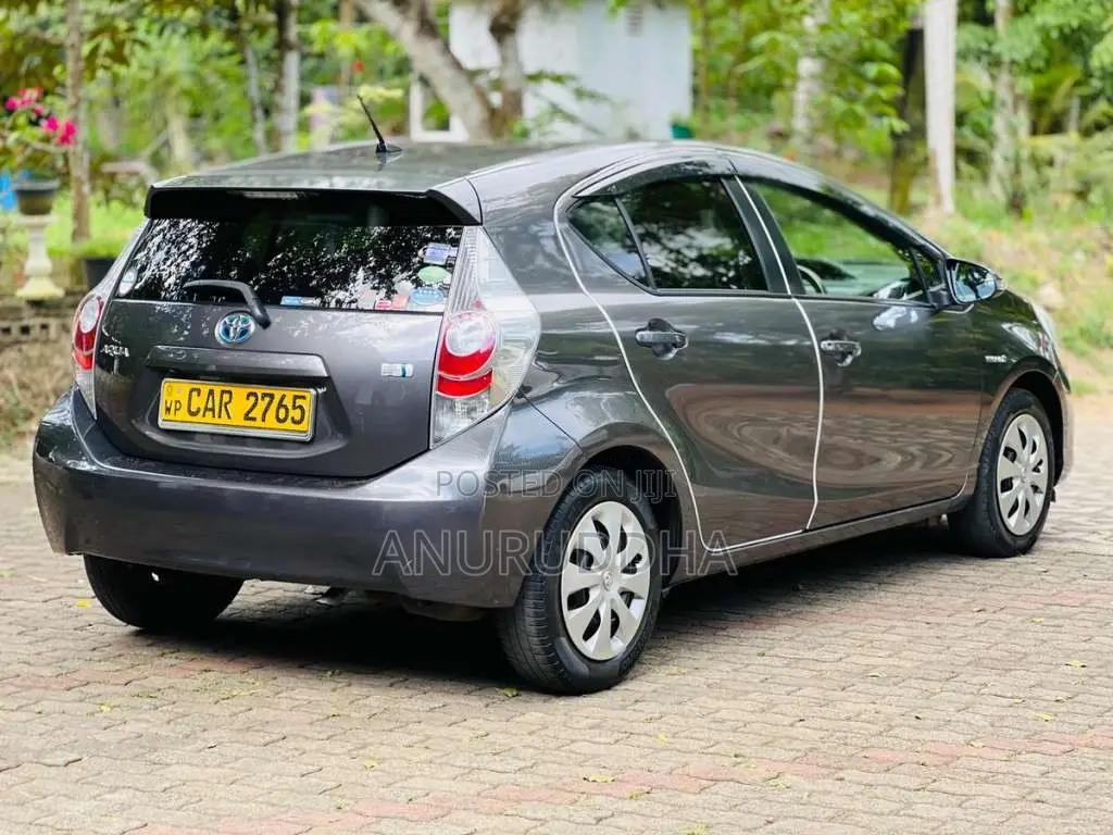 Toyota Aqua 2014 Car (Used)
