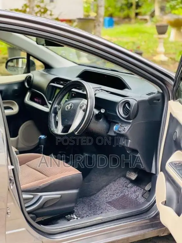 Toyota Aqua 2014 Car (Used)