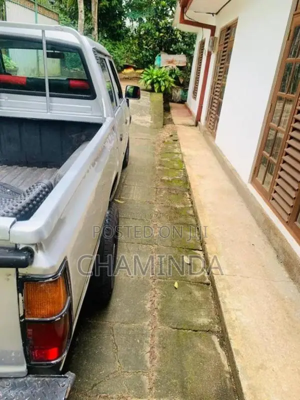 Nissan Cab 1980 Crew Cab (Used)