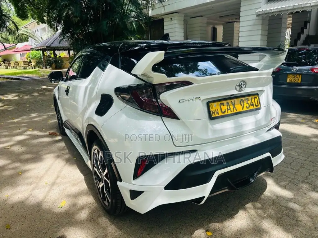 Toyota Chr 2018 SUV (Used)