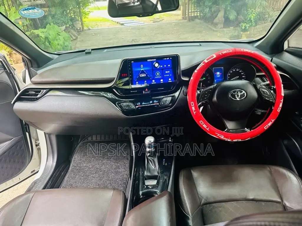 Toyota Chr 2018 SUV (Used)