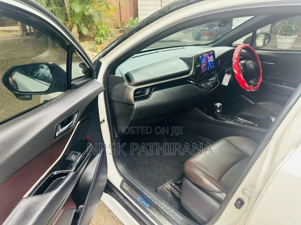 Toyota Chr 2018 SUV (Used)
