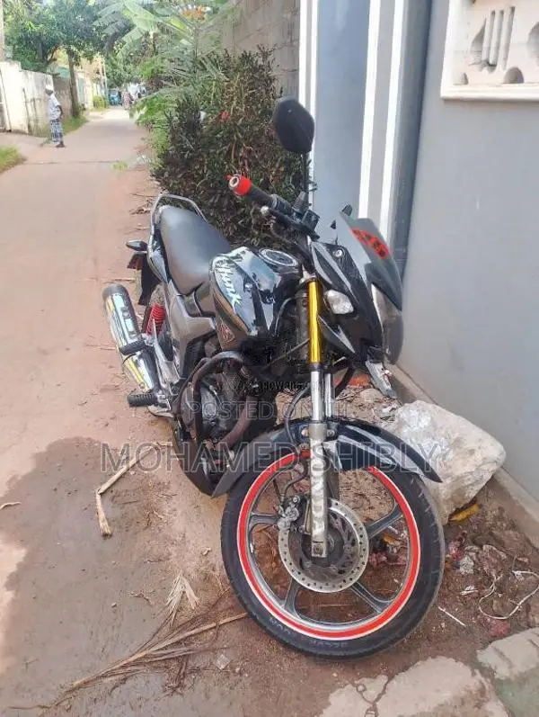 Hero-Honda Hunk 2010 Motorbike (Used)