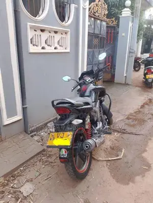Hero-Honda Hunk 2010 Motorbike (Used)