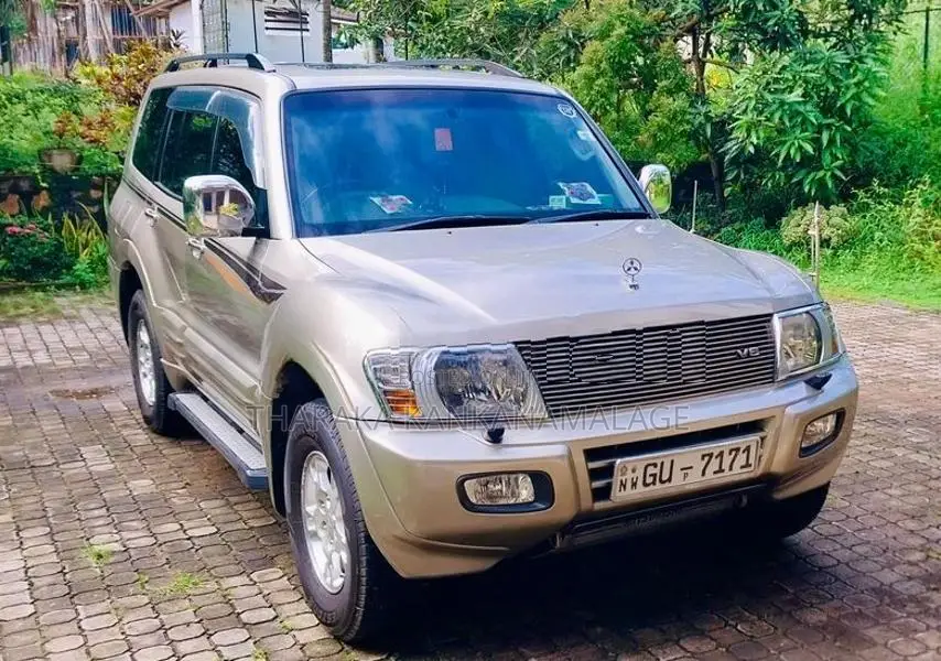Mitsubishi Montero 2002