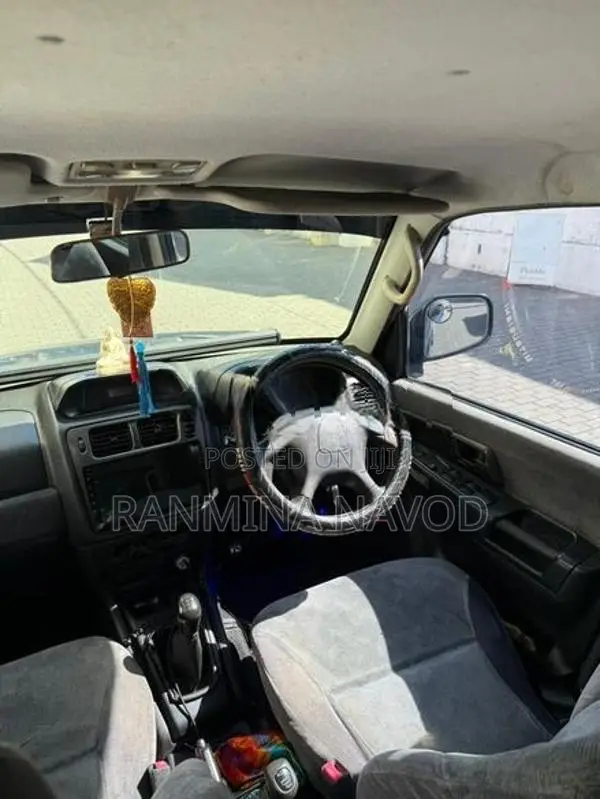 Mitsubishi Pajero IO 2000