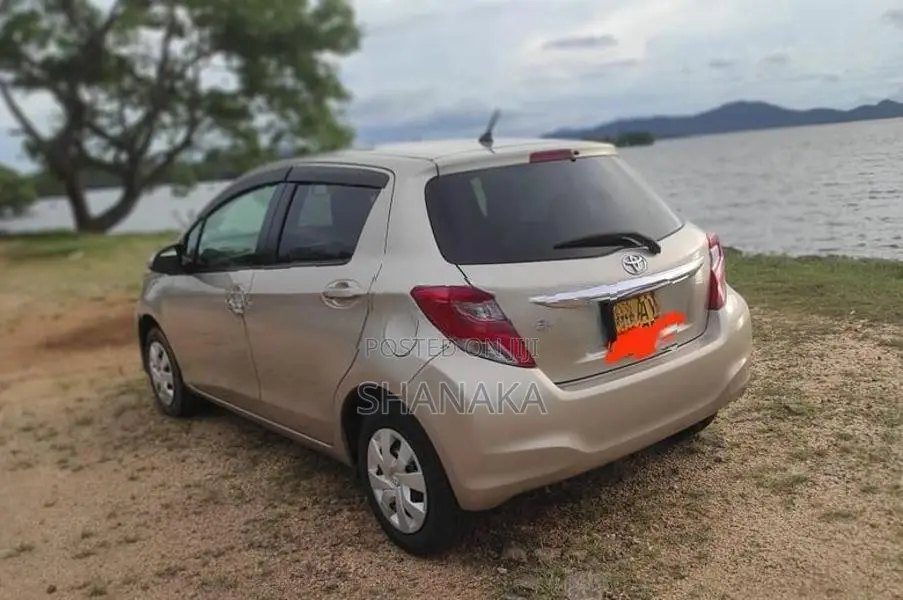 Toyota Vitz 2015
