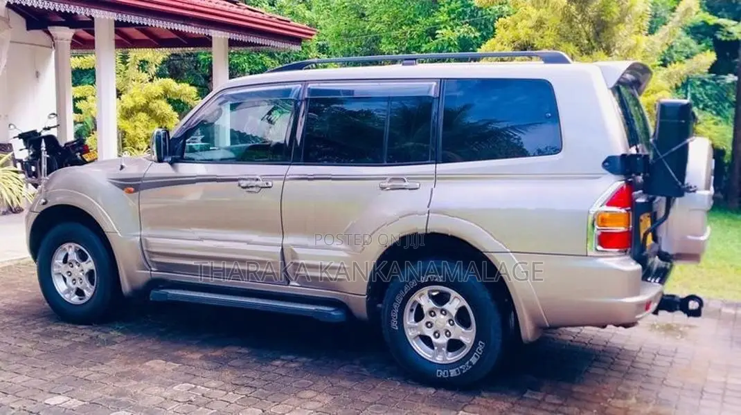 Mitsubishi Montero 2002