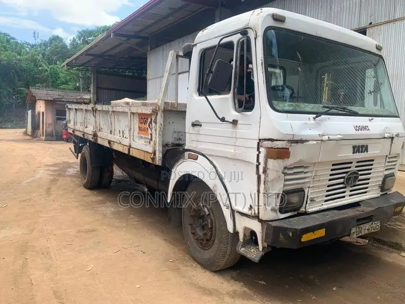 Tata LPT 2005