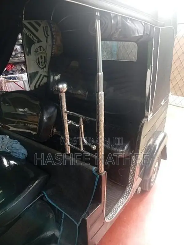 Bajaj RE 2016