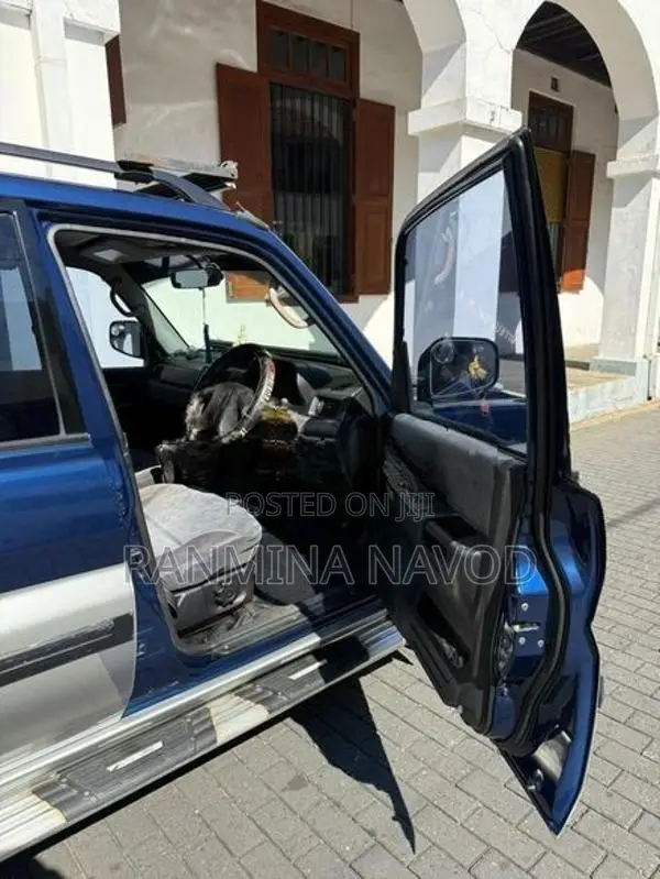 Mitsubishi Pajero IO 2000