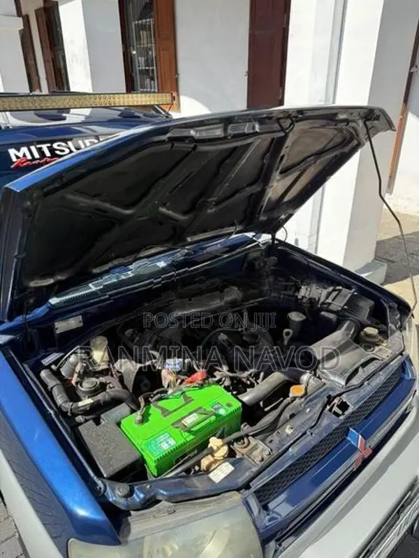 Mitsubishi Pajero IO 2000