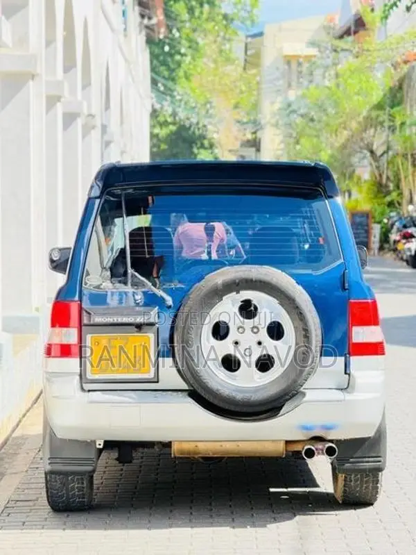 Mitsubishi Pajero IO 2000