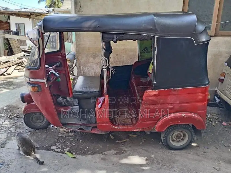 Bajaj RE 205 2005