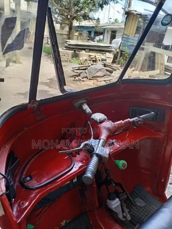 Bajaj RE 205 2005