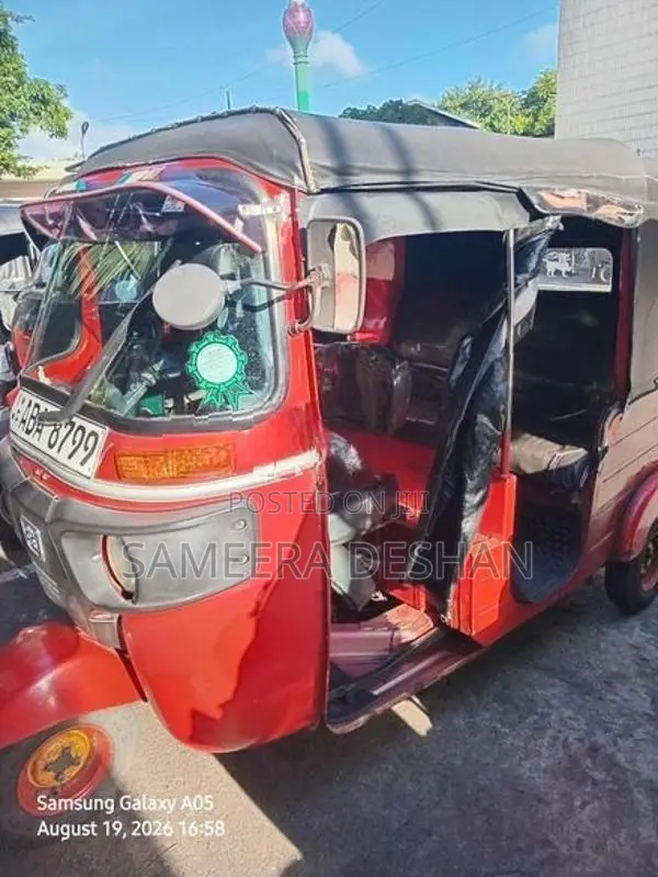 Bajaj RE 2015