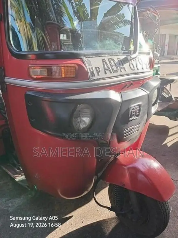 Bajaj RE 2015