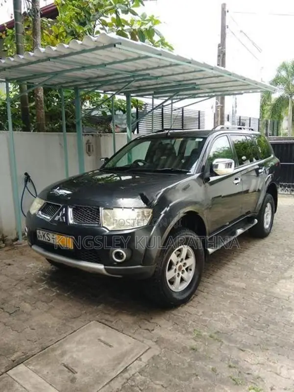 Mitsubishi Montero 2011