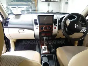 Mitsubishi Montero 2011