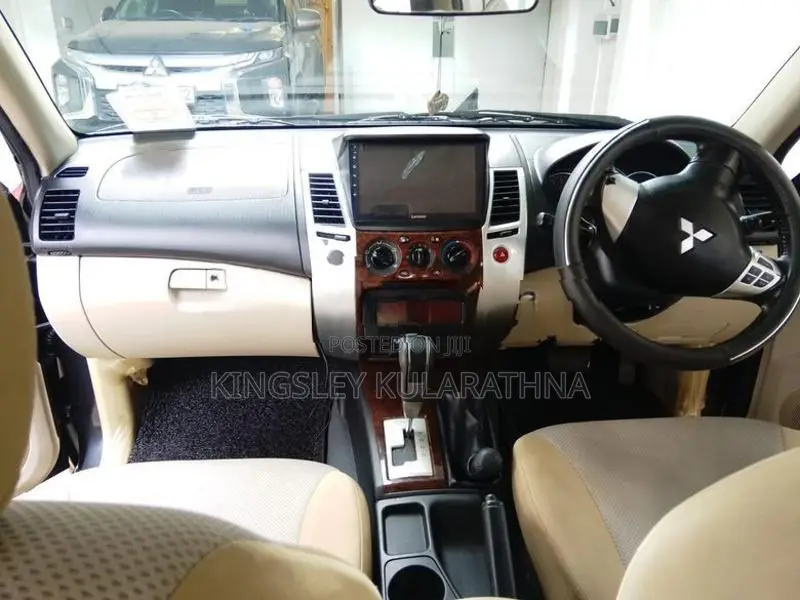 Mitsubishi Montero 2011