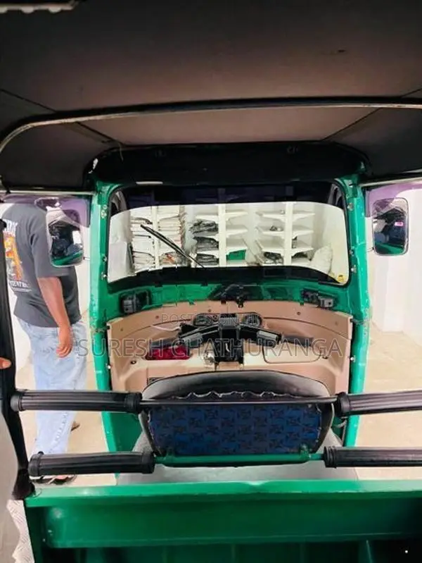 Bajaj RE 2015