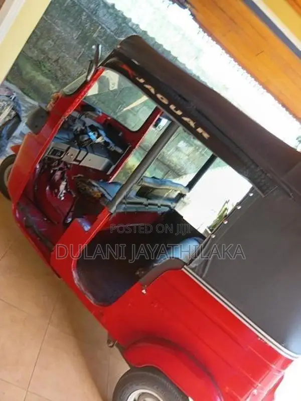 Bajaj RE 2015