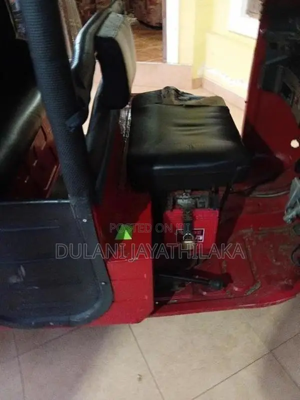 Bajaj RE 2015