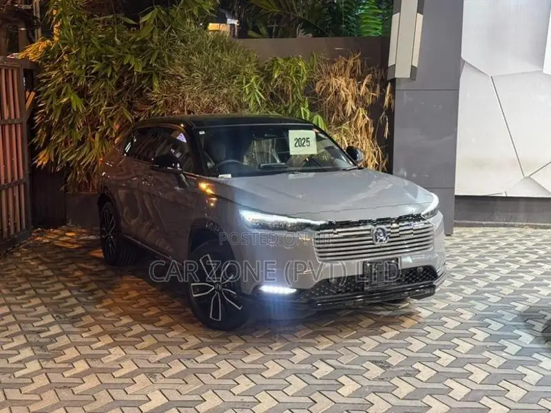 Honda Vezel Z PLAY MOONROOF 2025