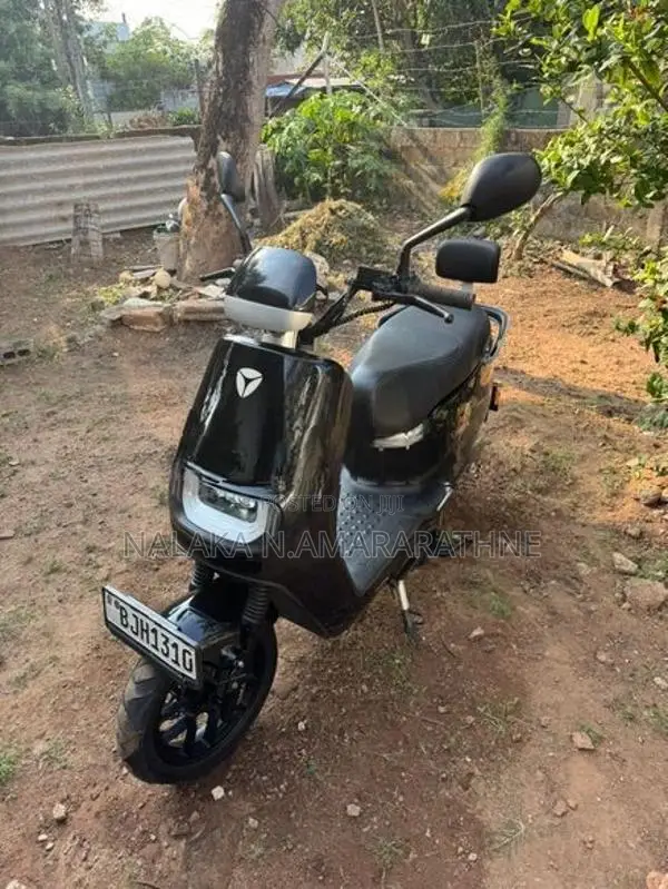 Yadea E8S 2024