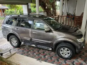 Mitsubishi Montero 2011