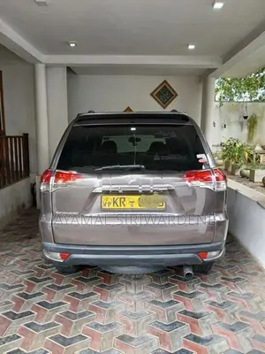 Mitsubishi Montero 2011